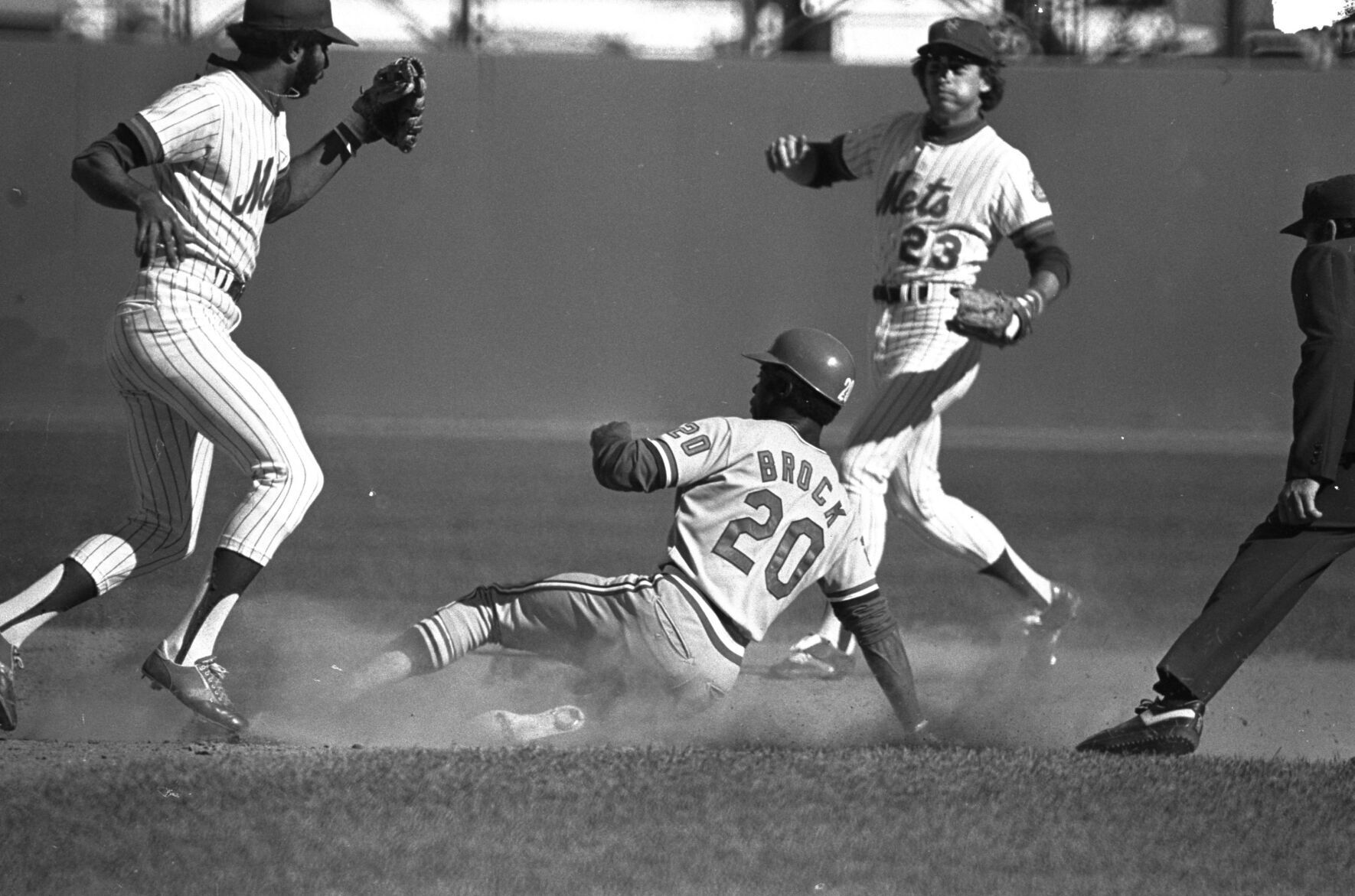 1979: St. Louis’ Lou Brock steals his 938th base to break Billy Hamilton’s record